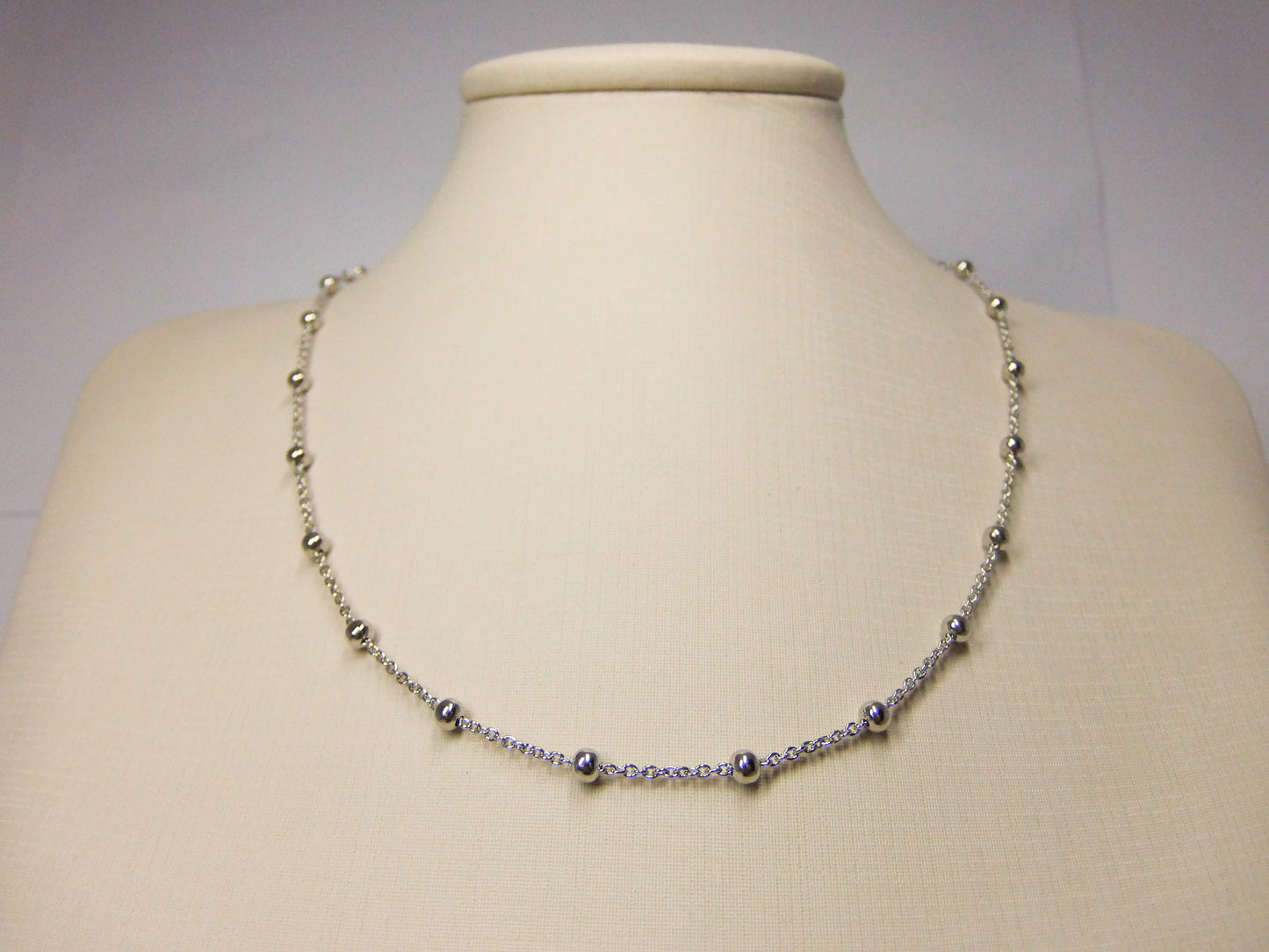 CHOKER BOLINHAS RÓDIO