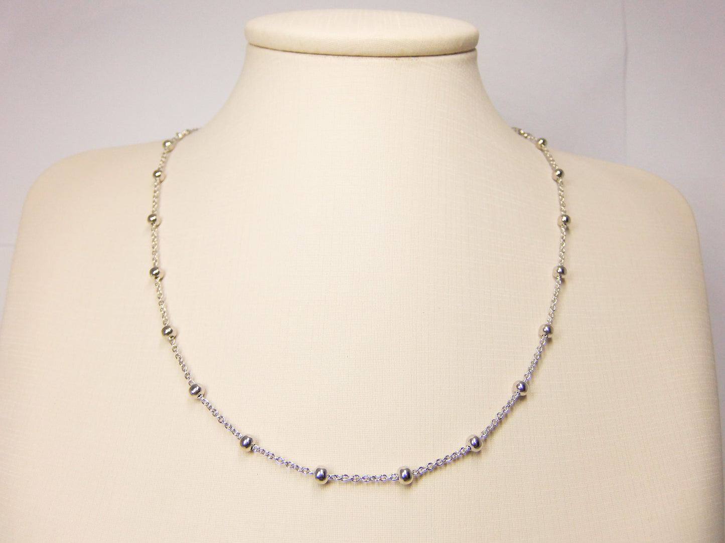 CHOKER BOLINHAS RÓDIO