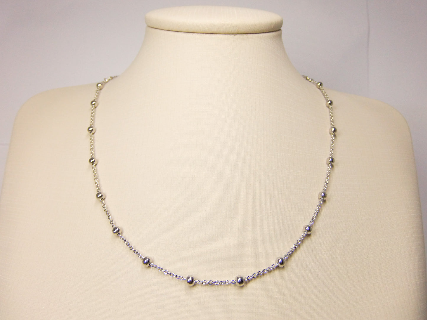 CHOKER BOLINHAS RÓDIO
