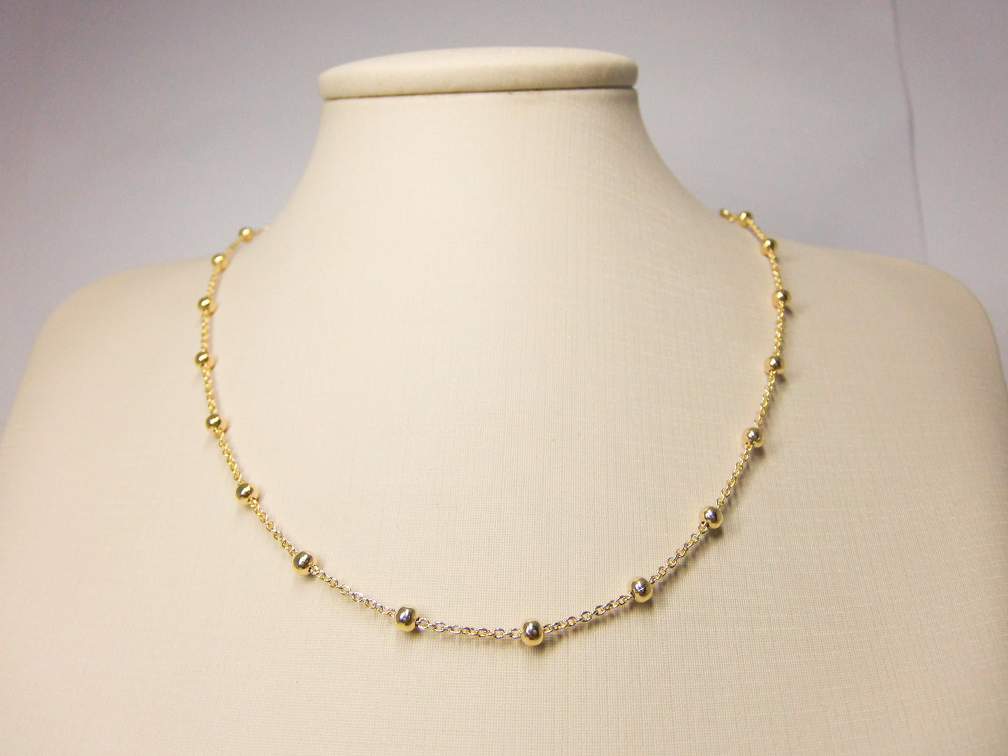CHOKER BOLINHAS